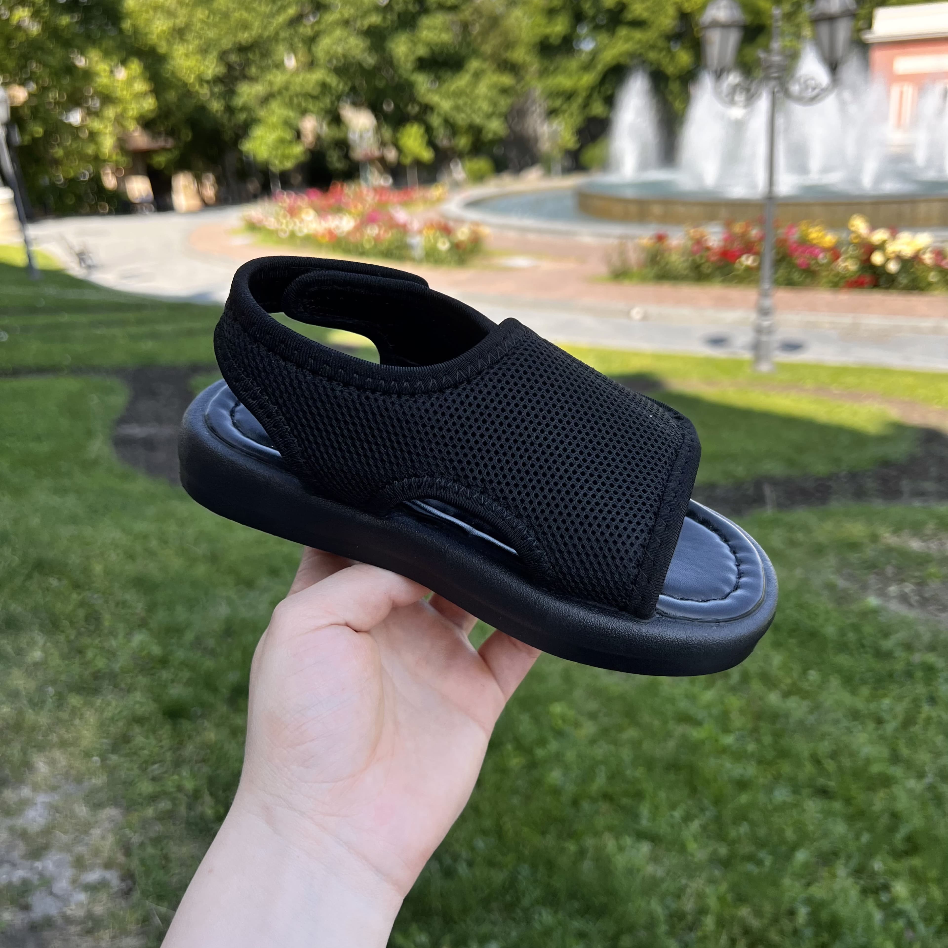 Легкі та зручні босоніжки фото 2